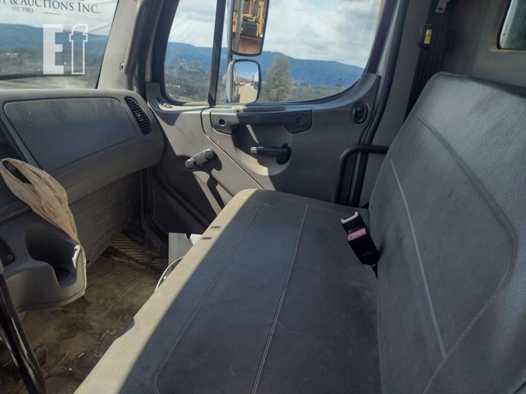 2015-freightliner-business-class-m2-106-image-10