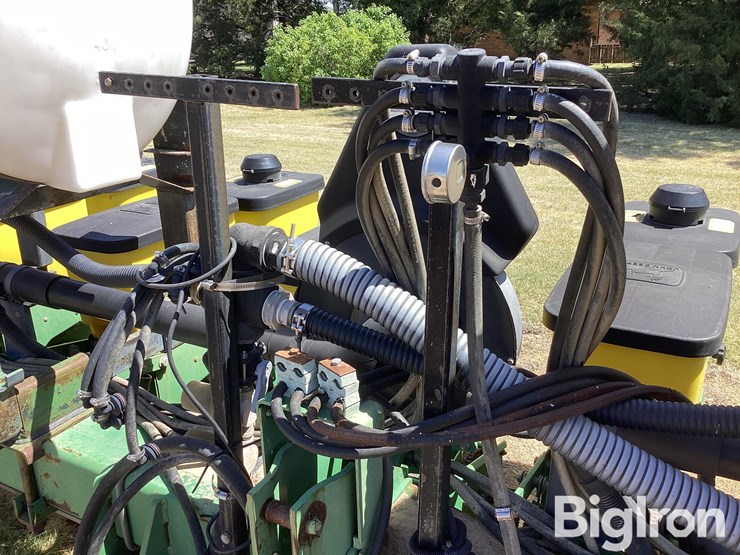 john-deere-7300-image-10