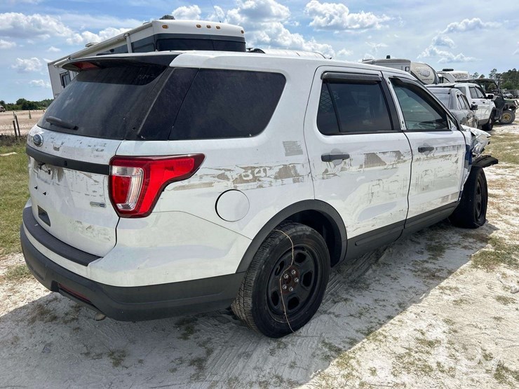 2018-ford-explorer-image-3