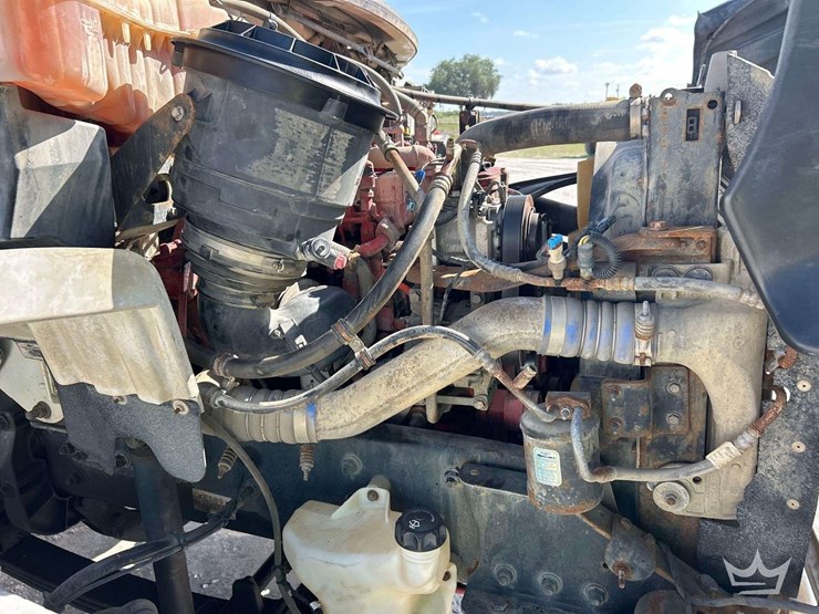 2019-freightliner-m2-106-image-7