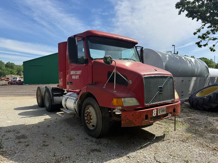 1999-volvo-vn-image-2