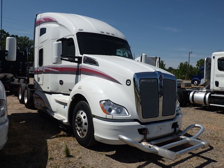 2016-kenworth-t680-image-3