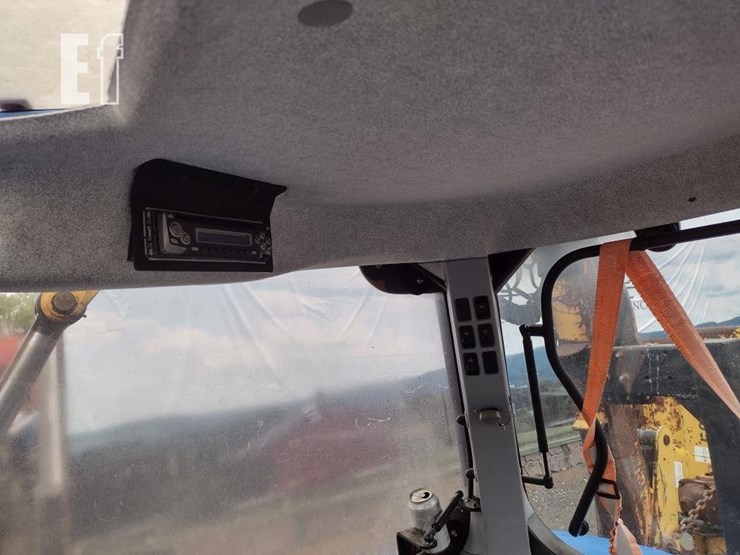2011-new-holland-t6030-image-8