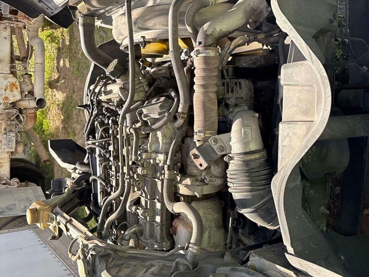 2012-mitsubishi-fuso-fec72s-image-14