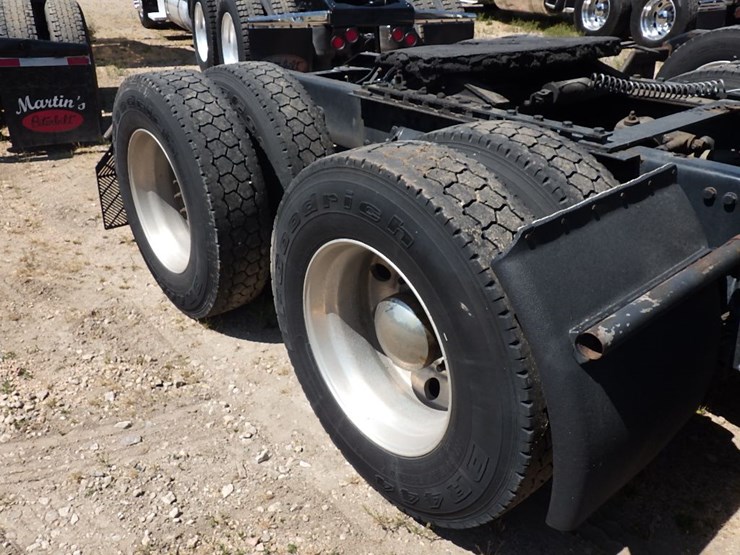 2016-kenworth-t680-image-10