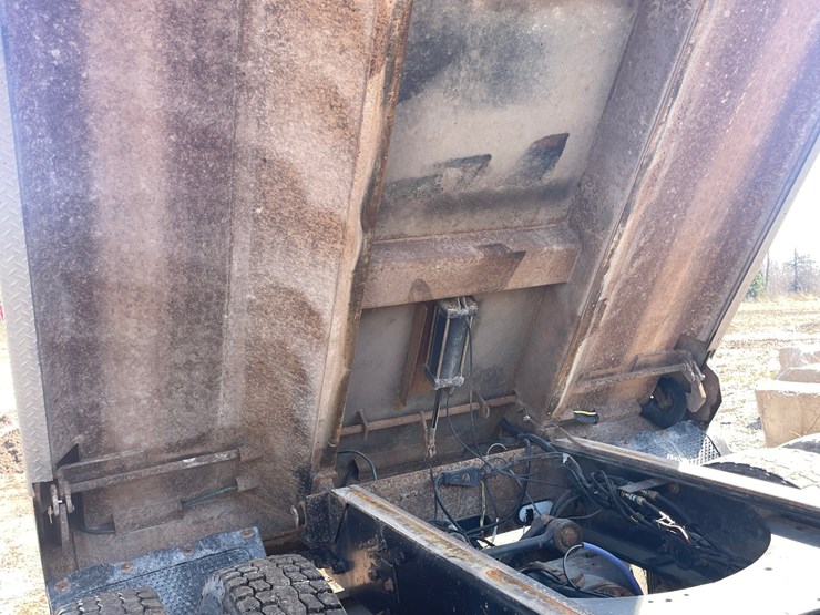 #4014-•-2013-quad-axle-mack-dump-truck-(has-wi-title)-image-158