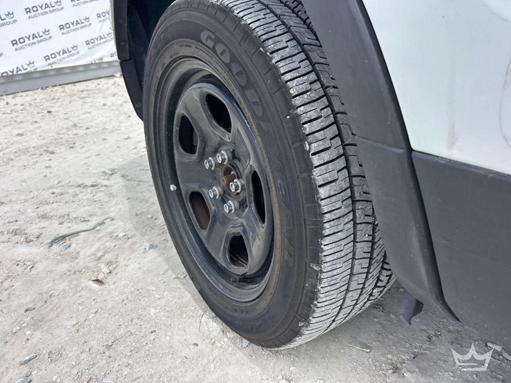 2016-ford-explorer-image-25