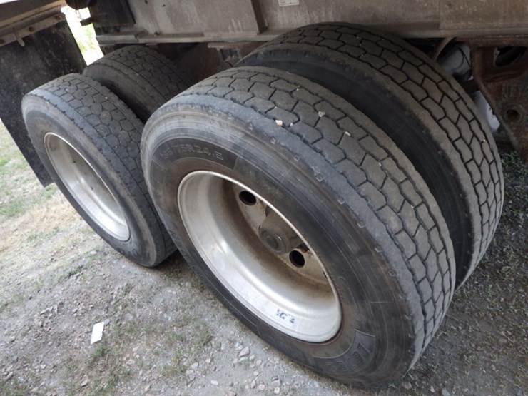 2007-axle-end-dump-image-7