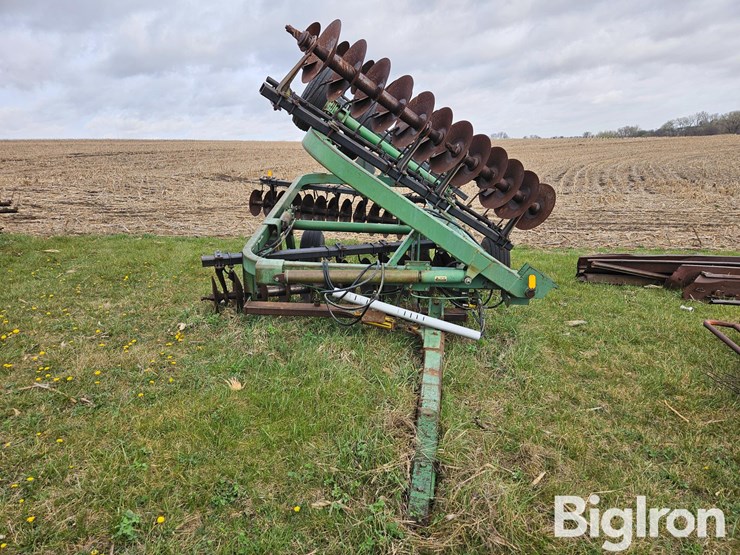 john-deere-220-image-2