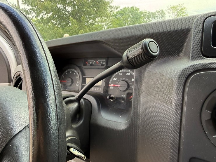 2011-ford-cargo-image-42