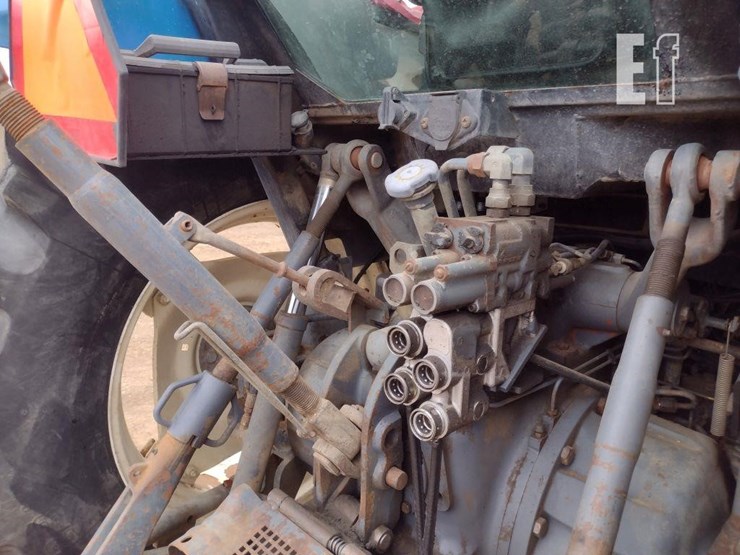 new-holland-ts100-image-27
