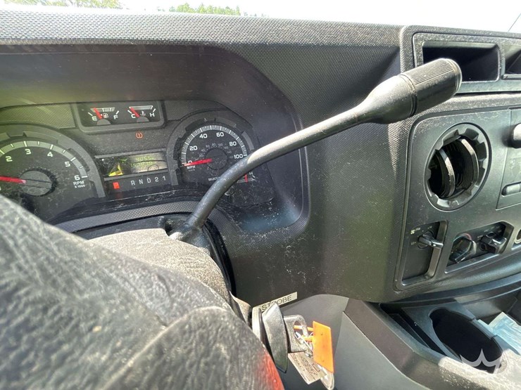 2009-ford-cargo-image-24