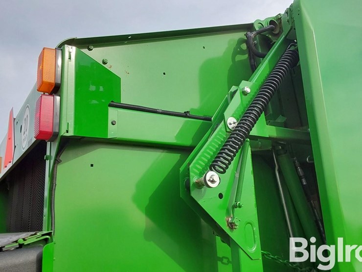 2023-john-deere-560m-image-16