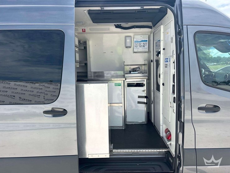 2021-mercedes-benz-sprinter-4500-image-17