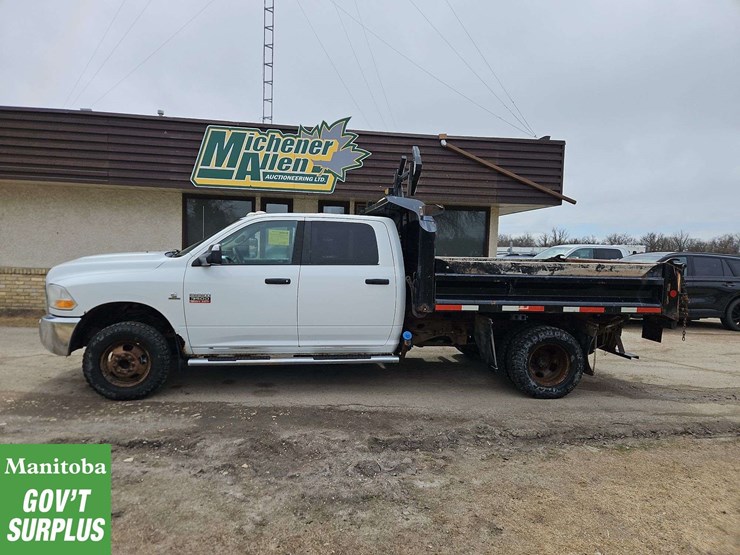 2011-dodge-3500-image-2