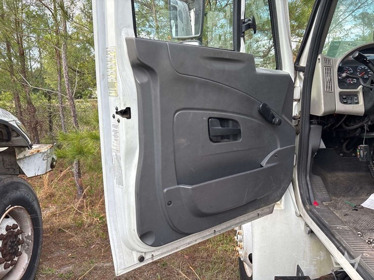 2010-international-durastar-4300-image-39