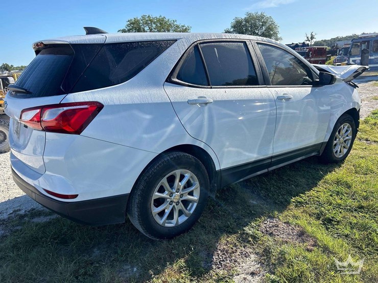 2021-chevrolet-equinox-image-3