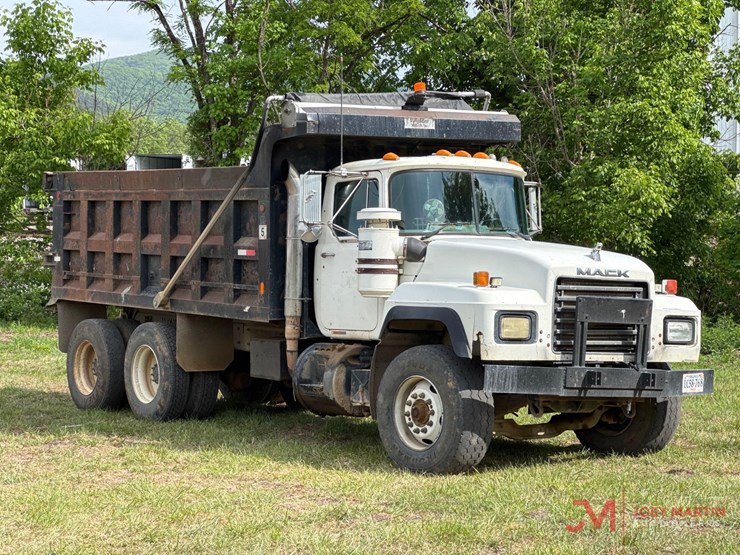 1999-mack-rd690s-image-1