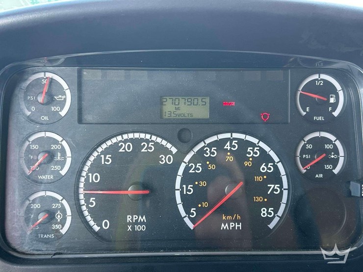 2005-freightliner-fld120-image-35