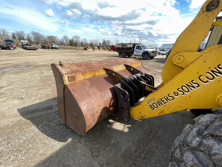 2005-komatsu-wa320-5l-image-10