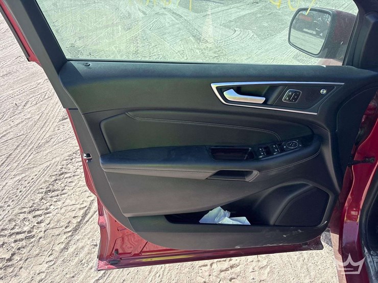 2019-ford-edge-image-11
