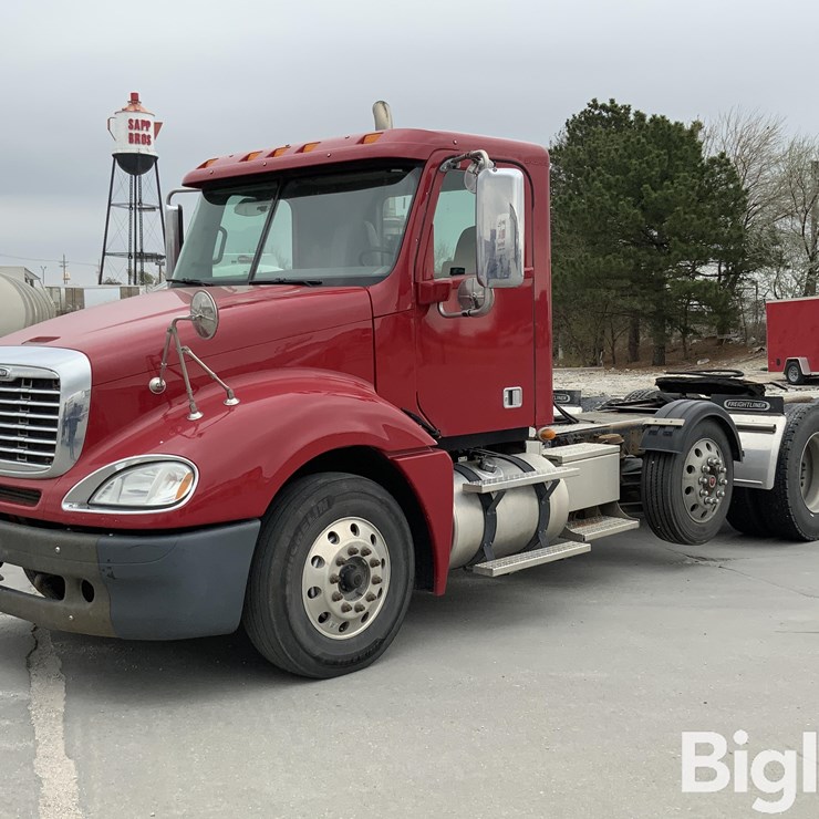 2017 FREIGHTLINER COLUMBIA 120