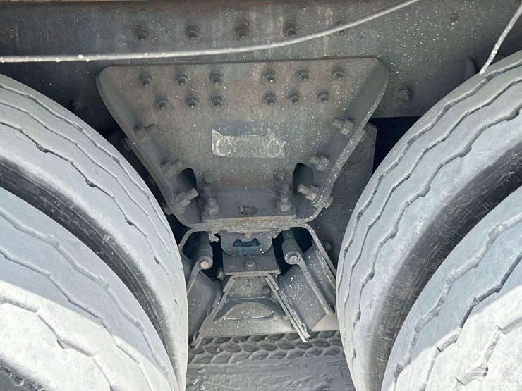 2015-peterbilt-320-image-20