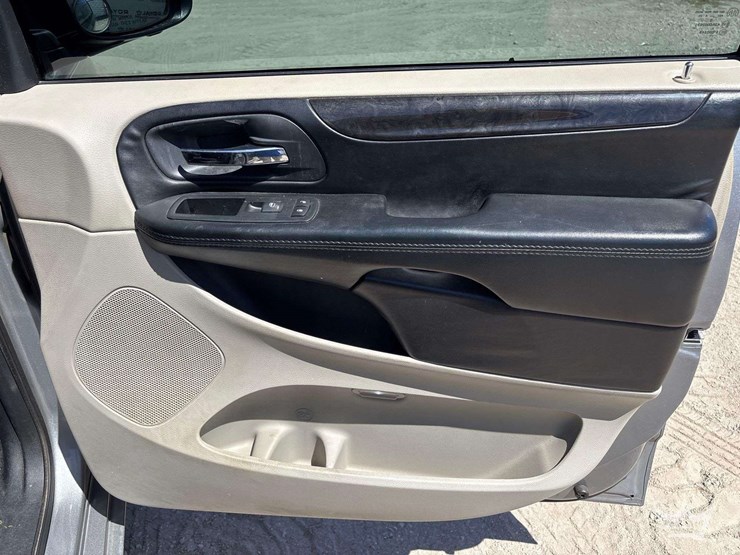 2014-dodge-grand-caravan-image-19