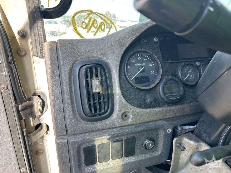 2019-peterbilt-520-image-23