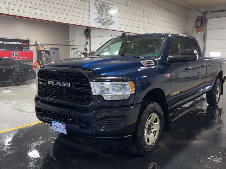2019-dodge-3500-image-1