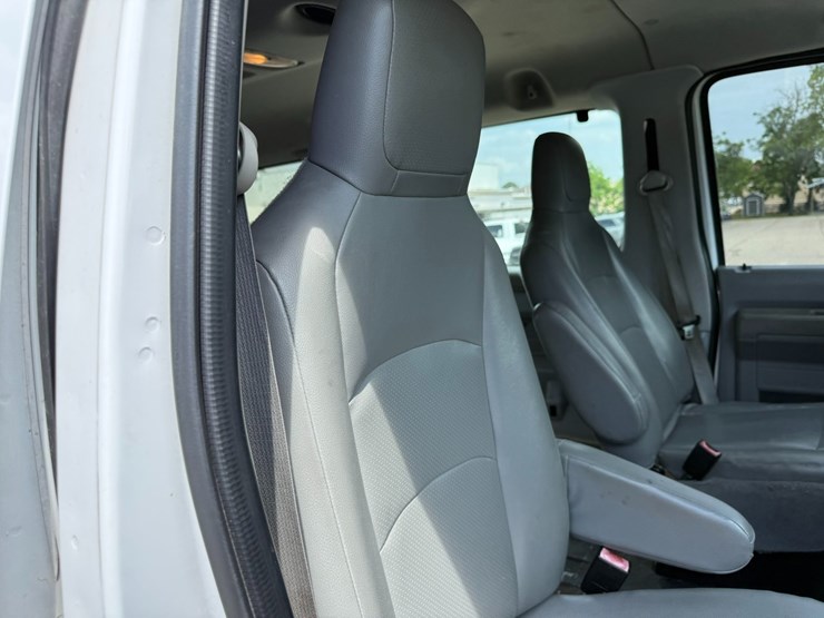 2011-ford-cargo-image-34
