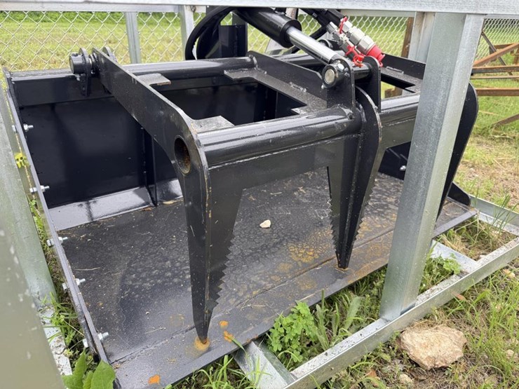 #78-•-44"-mini-skid-steer-grapple---mgb-72-44w-image-1
