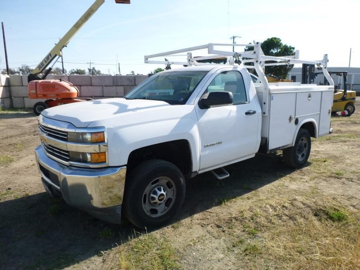 2017-chevrolet-2500hd-image-2