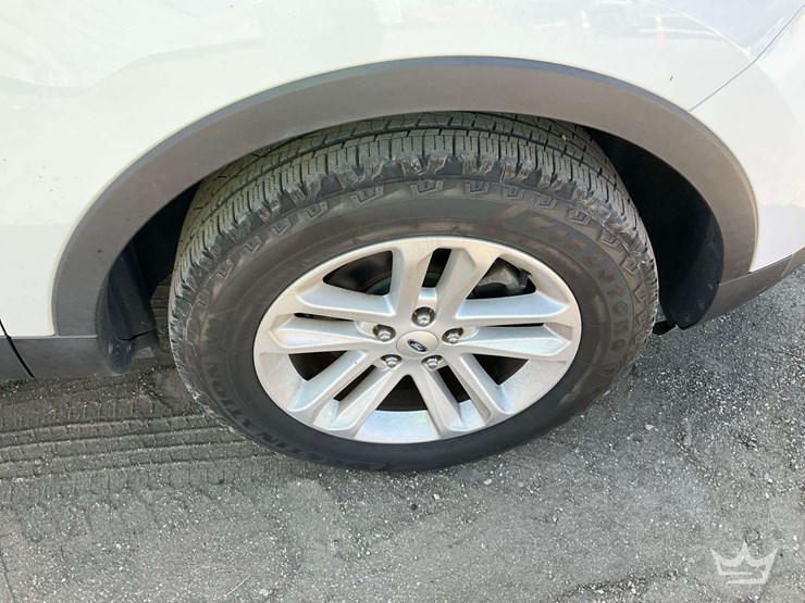 2017-ford-explorer-image-21