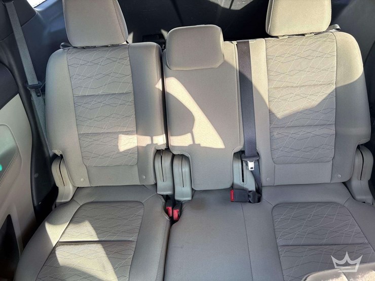 2015-ford-explorer-image-21