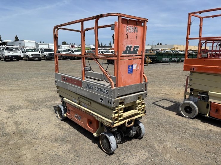 2005-jlg-1930es-image-2