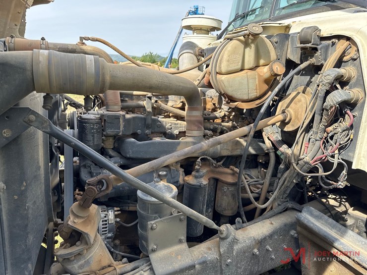 1999-mack-rd690s-image-14