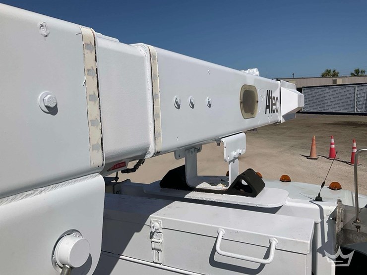 2015-altec-l37m-image-15