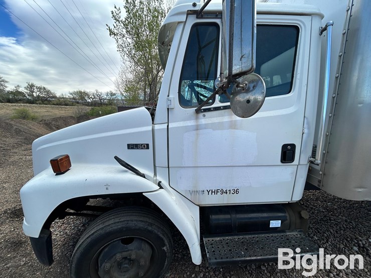 2000-freightliner-fl50-image-14