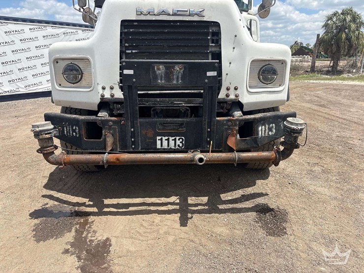 2000-mack-dm690s-image-12