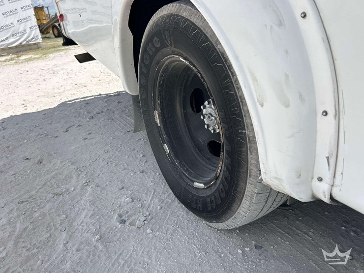 2015-ford-e450-image-31