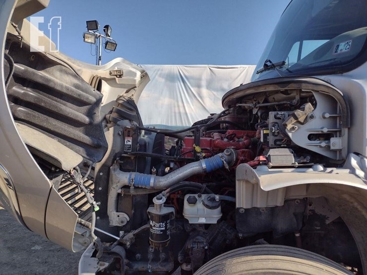 2015-freightliner-business-class-m2-106-image-34