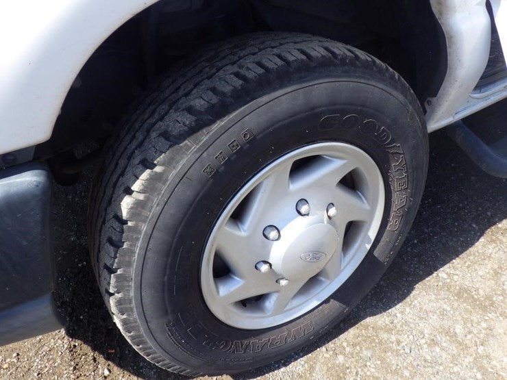 2011-ford-cargo-image-13