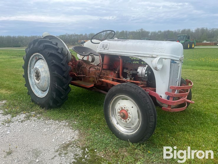 1947-ford-8n-image-3