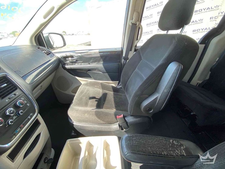 2016-dodge-grand-caravan-image-22