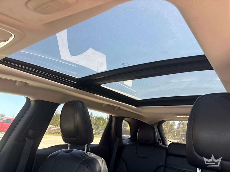 2014-jeep-cherokee-limited-image-12