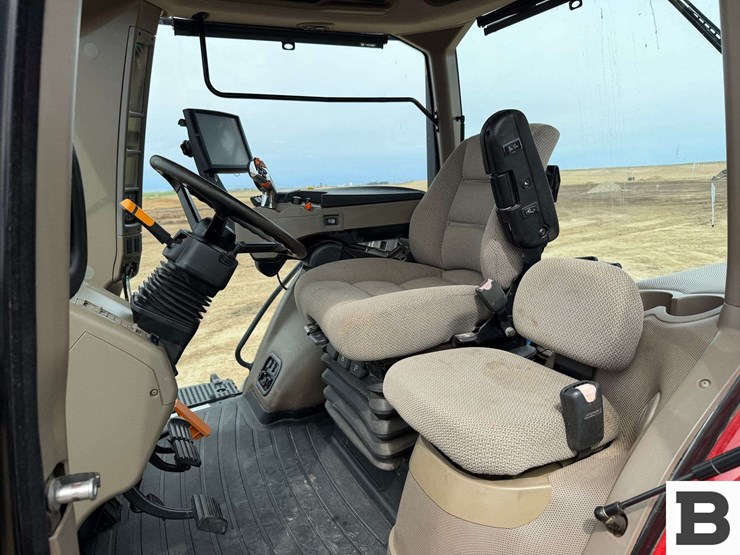 2018-case-ih-magnum-310-image-69