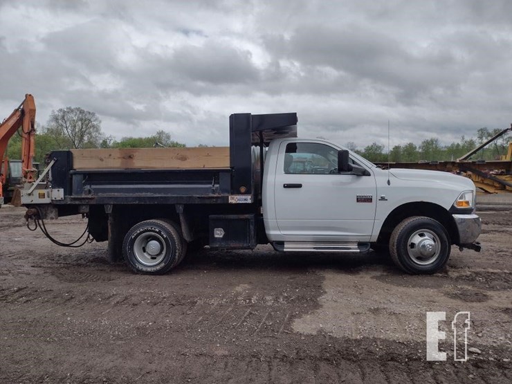 2011-dodge-ram-3500hd-image-3