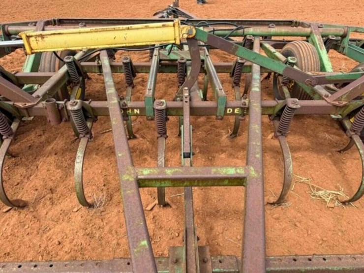 john-deere-4010-image-16