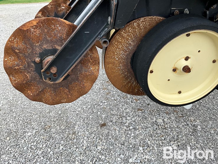 kinze-2600-image-19